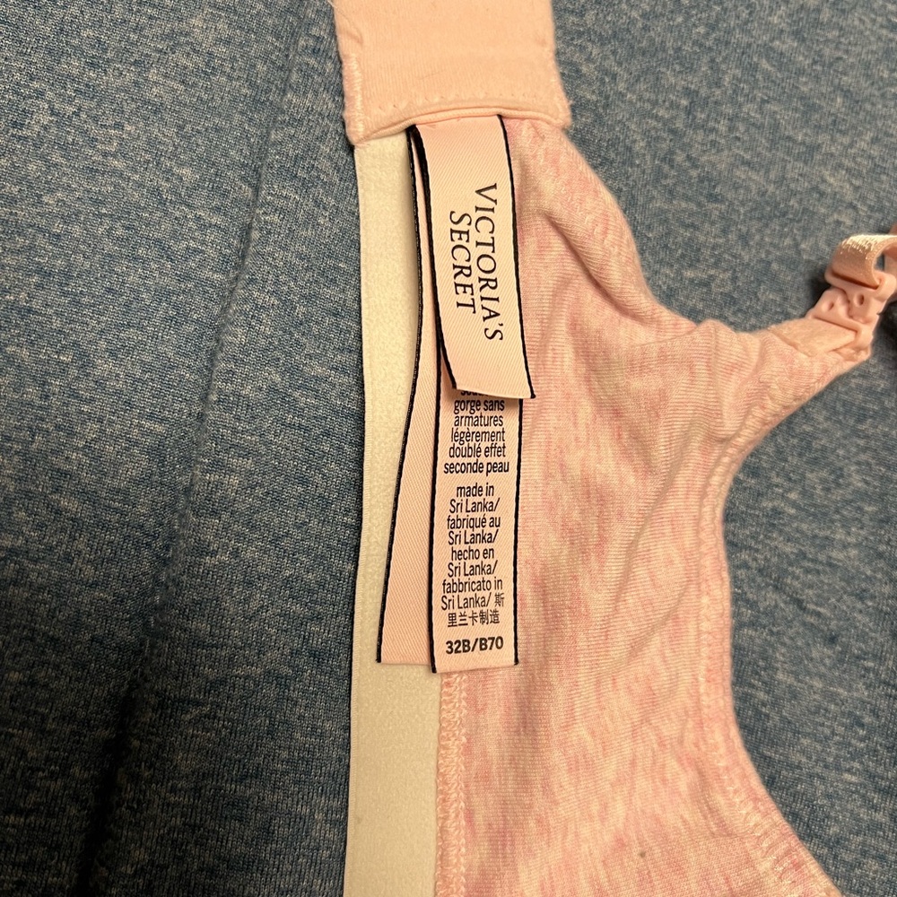 Victoria Secret bralette 32B. Like new with no underwire. See pics. - Picture 3 of 4